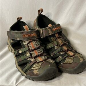 Element Kids Camo Water Shoes with Orange Accents, size 5.5